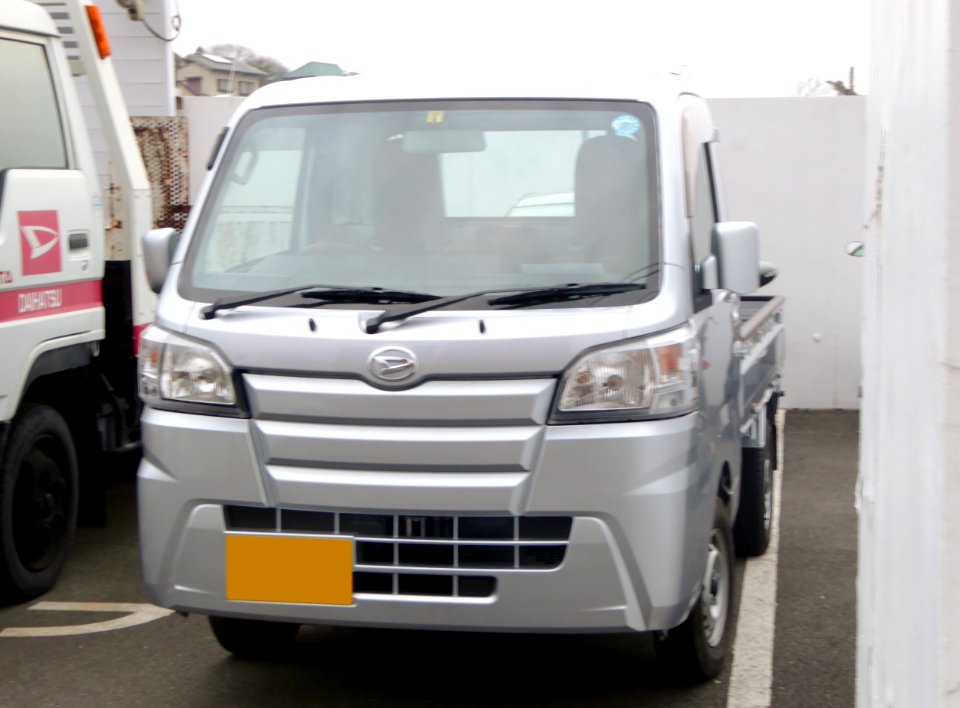 Daihatsu HIJET TRUCK High-Roof (S500P) front