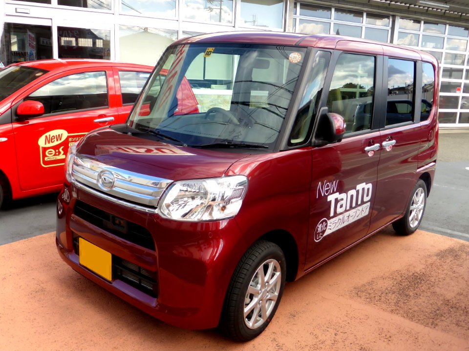 Daihatsu TanTo G "SA" (LA600S) front