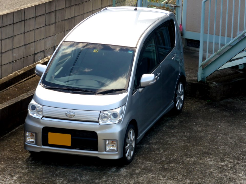 Daihatsu MOVE CUSTOM (L185S) front