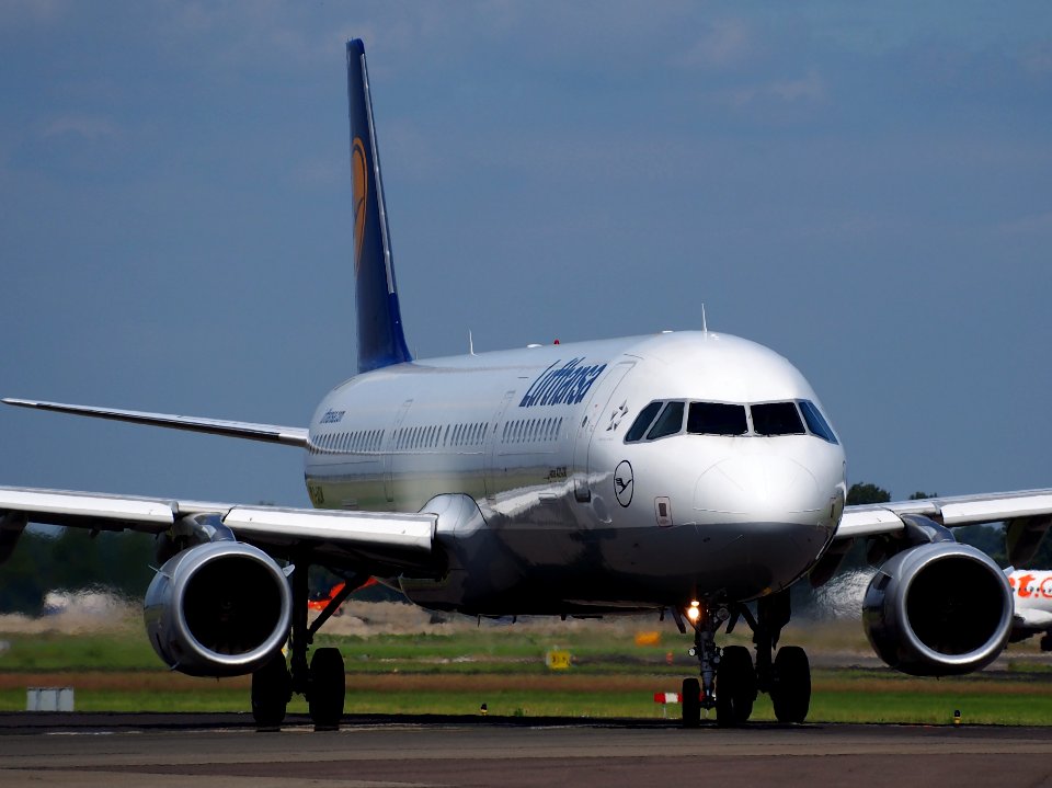 D-AIDM Lufthansa Airbus A321-231 taxiing at Schiphol (AMS - EHAM), The Netherlands, 18may2014, pic-5