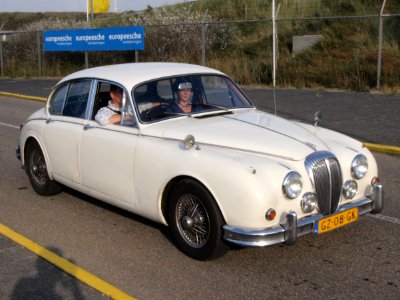 DAIMLER V8 250 SALOON dutch licence registration GZ-08-GK pic1