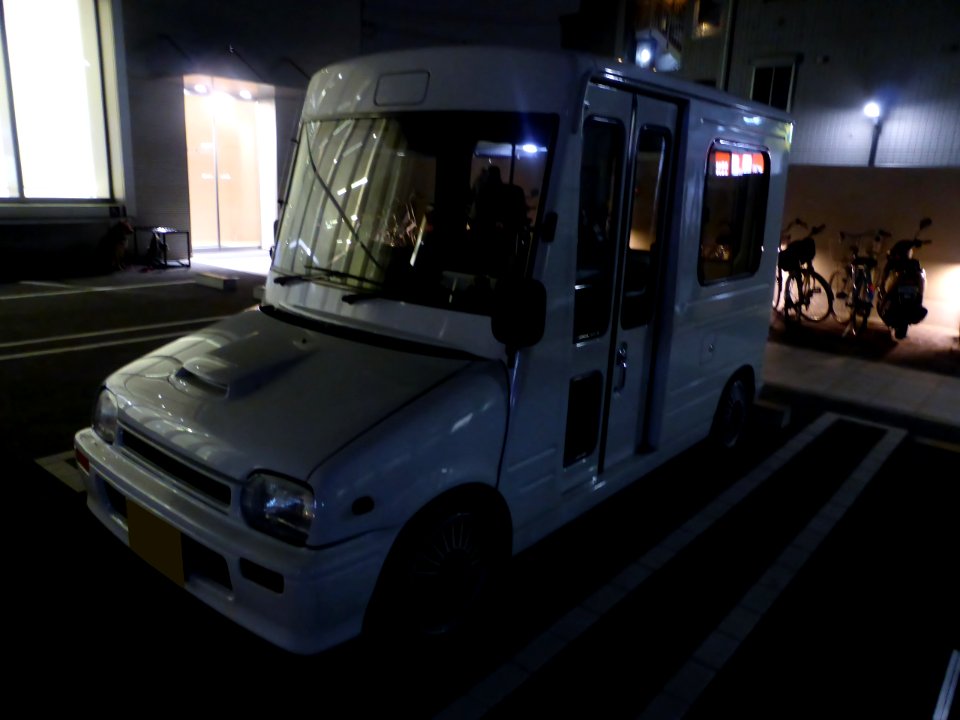 Daihatsu Mira Wlk-through Van (L210V) at night front