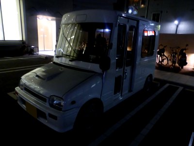 Daihatsu Mira Wlk-through Van (L210V) at night front