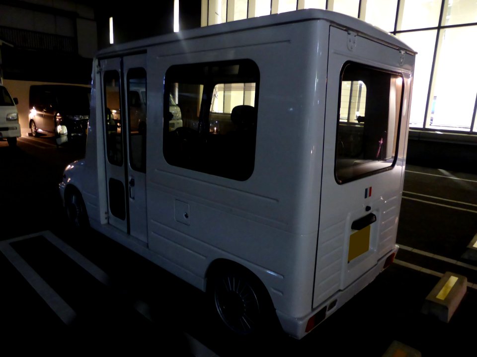 Daihatsu Mira Wlk-through Van (L210V) at night rear