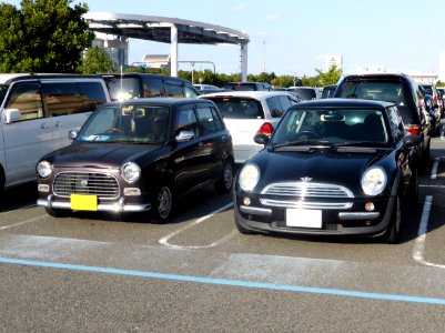 Daihatsu Mira Gino (L700S) & BMW Mini (R50) front