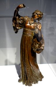 Dancer with bracelet, from a centerpiece designed by Agathon Leonard, made by Susse Freres, Paris, c. 1900, bronze - Bröhan Museum, Berlin - DSC03918