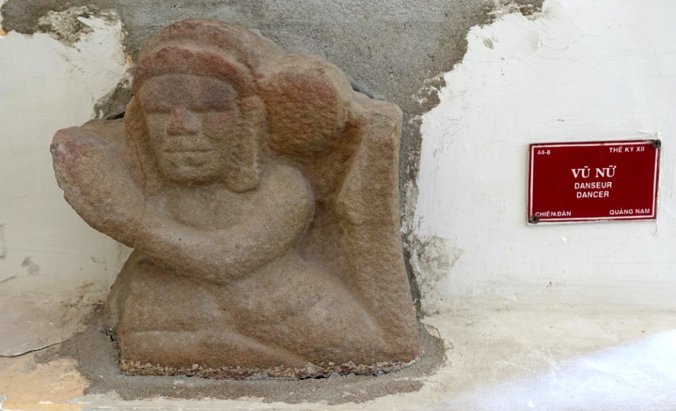 Dancer, Chien Dan, 12th century, Quang Nam - Museum of Cham Sculpture - Danang, Vietnam - DSC02011
