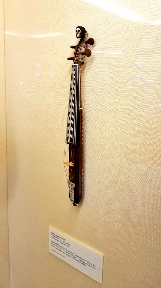 Dance master's violin, probably France, 1800s, tortoiseshell, ebony, spruce - Casadesus Collection of Historic Musical Instruments - Boston Symphony Orchestra - 20190927 110637