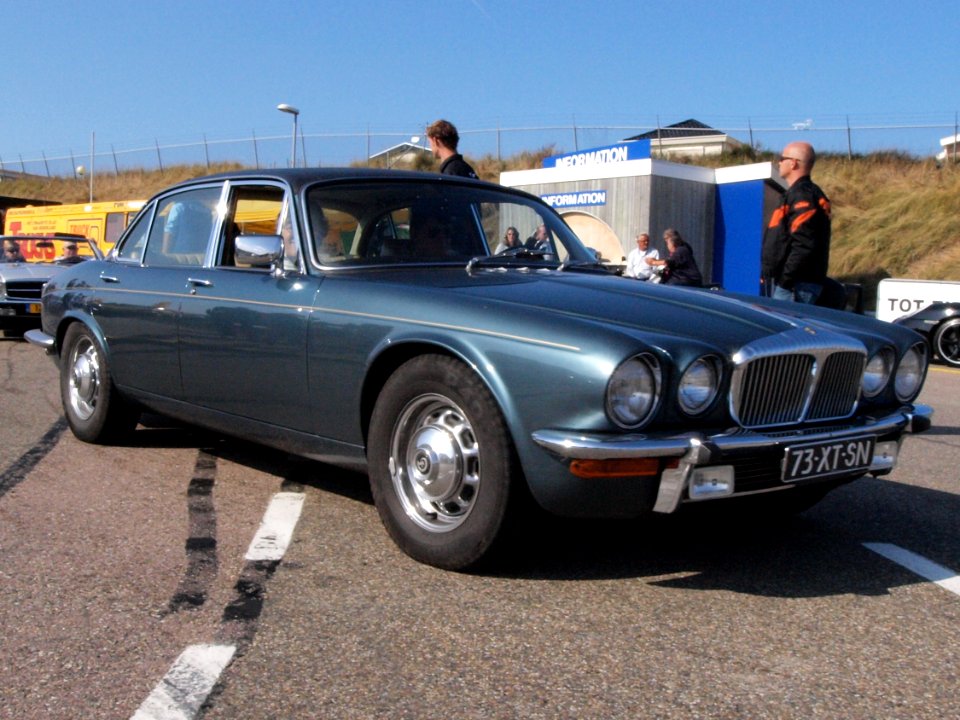 Daimler Double Six dutch licence registration 73-XT-SN