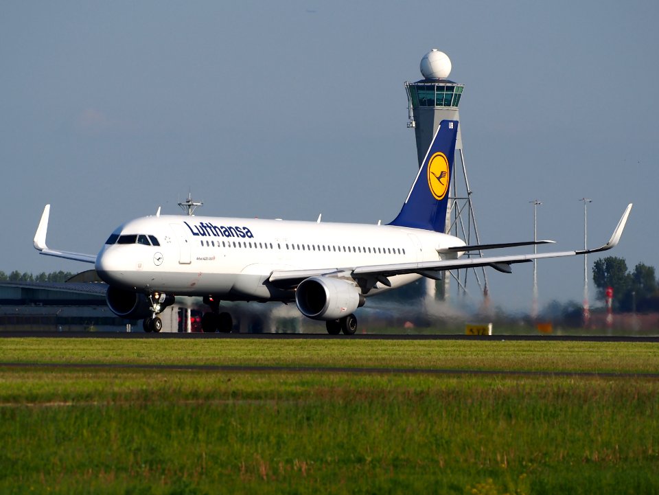 D-AIUB Lufthansa Airbus A320-214(WL) - cn 5972 take-off from Schiphol (AMS - EHAM), The Netherlands, 17may2014, pic-2