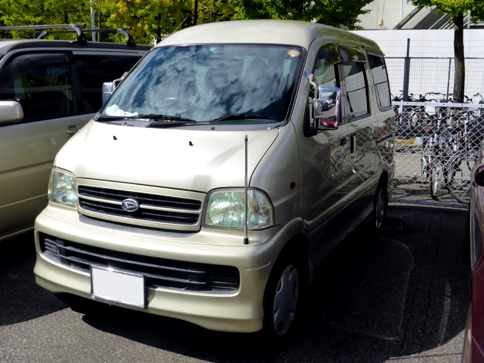 Daihatsu Atrai 7 CL (S221G) front