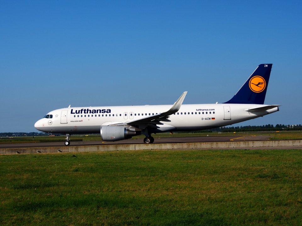 D-AIZW Lufthansa Airbus A320-214(WL) - cn 5694 taxiing 18july2013 pic-003