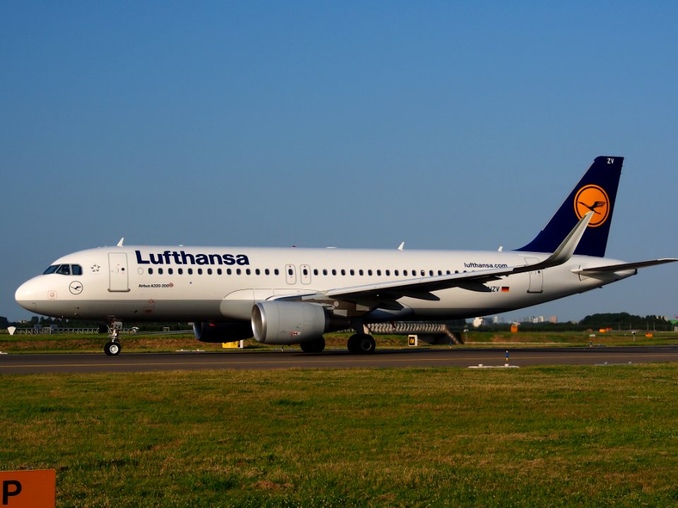 D-AIZV Lufthansa Airbus A320-214 - cn 5658 09juli2013