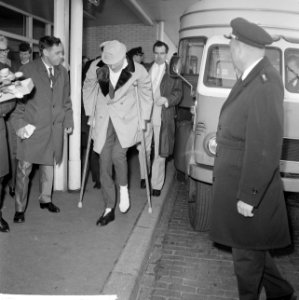 Danny Kaye in Nederland voor optreden, aankomst op Schiphol, Bestanddeelnr 916-3655