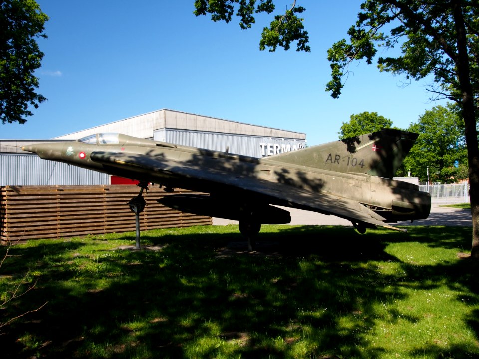 Danish Saab Draken AR-104 pic01