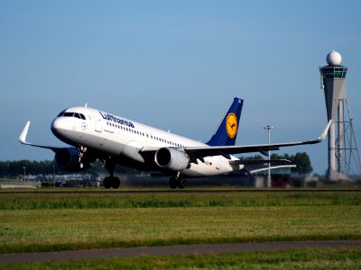 D-AIZQ Lufthansa Airbus A320-214(WL) takeoff from Schiphol (AMS - EHAM), The Netherlands, 11june2014, pic-1