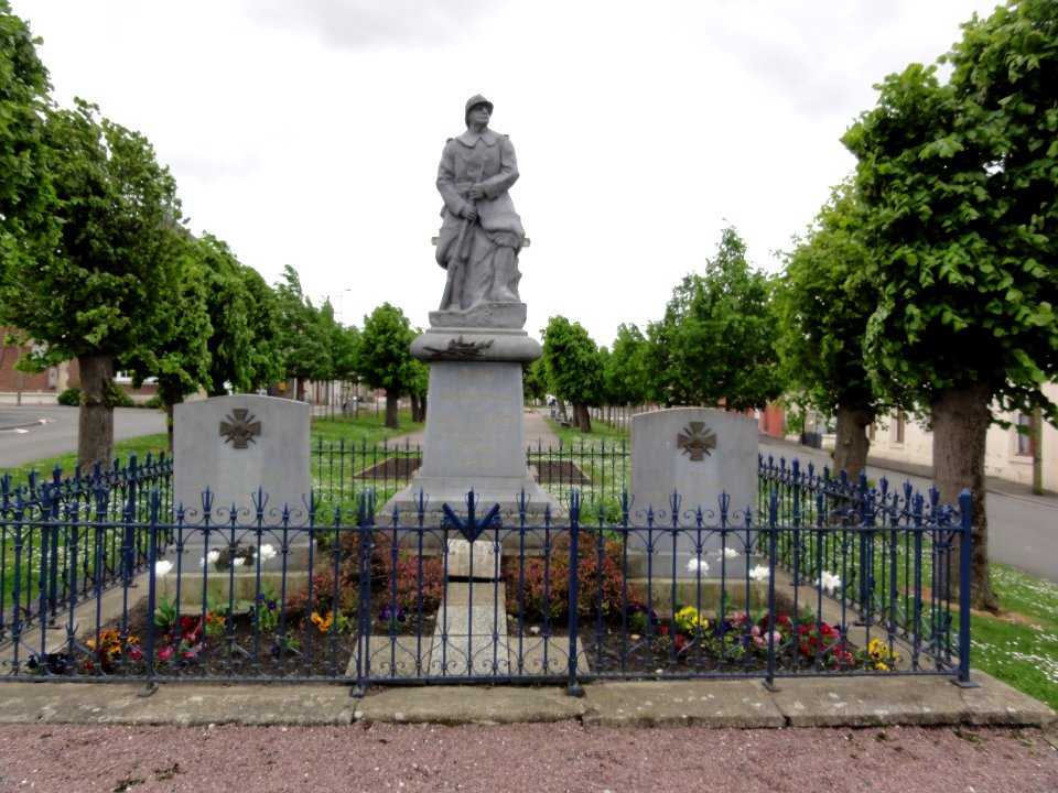 Danizy (Aisne) monument auxs morts