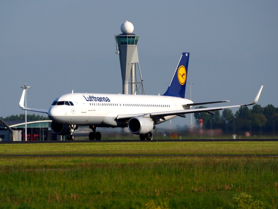 D-AIUB Lufthansa Airbus A320-214(WL) - cn 5972 take-off from Schiphol (AMS - EHAM), The Netherlands, 17may2014, pic-1