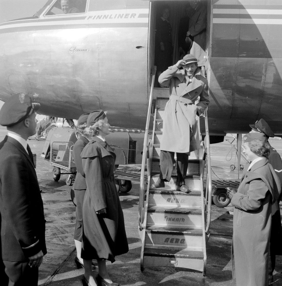 Danny Kay bezoekt ons land, aankomst Schiphol, Bestanddeelnr 907-3709