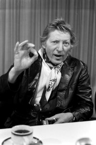 Danny Kaye (reizende ambassadeur Unicef) arriveert op Schiphol, Kaye kop, Bestanddeelnr 925-1237