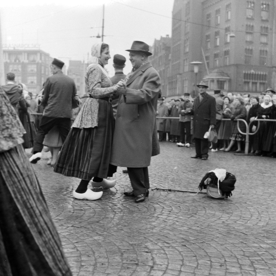 Dansdemonstratie op de Dam, het dansen op de Dam, Bestanddeelnr 911-0859