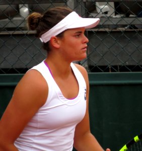Daniela Hantuchová vs Jennifer Brady - 01 (cropped)