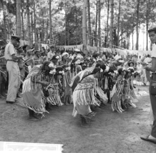 Dansende Indianen (Caraïben)te Jodensavanne, Bestanddeelnr 918-3318