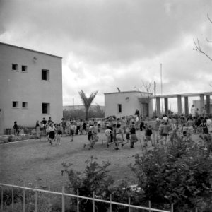 Dansende kinderen van het kinderdorp Oniem, Bestanddeelnr 255-0541