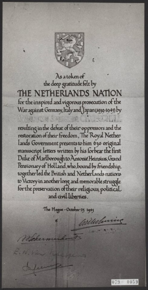 Dankbetuiging van Nederland aan Winston Churchill Foto van document, Bestanddeelnr 079-0059
