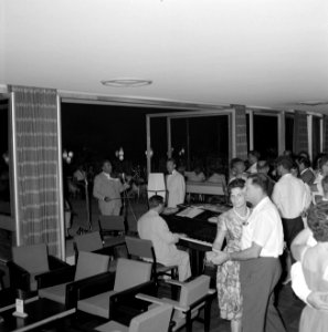 Dansavond met live muziek in het Avia-hotel, Bestanddeelnr 255-3105