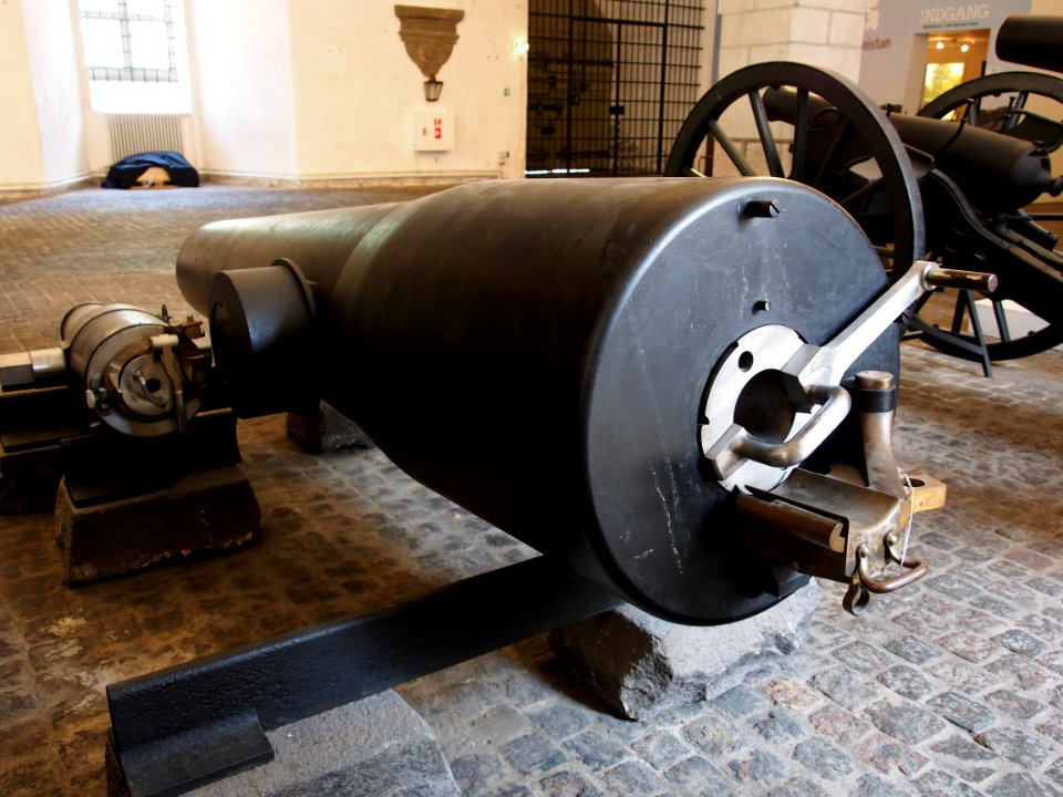 Danish 84 pounder cannon pic1