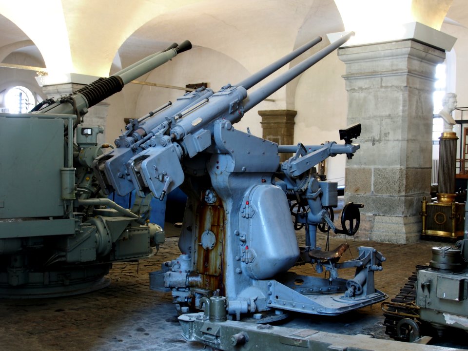 Danish AAA 37mm machinegun used in the fleet pic5