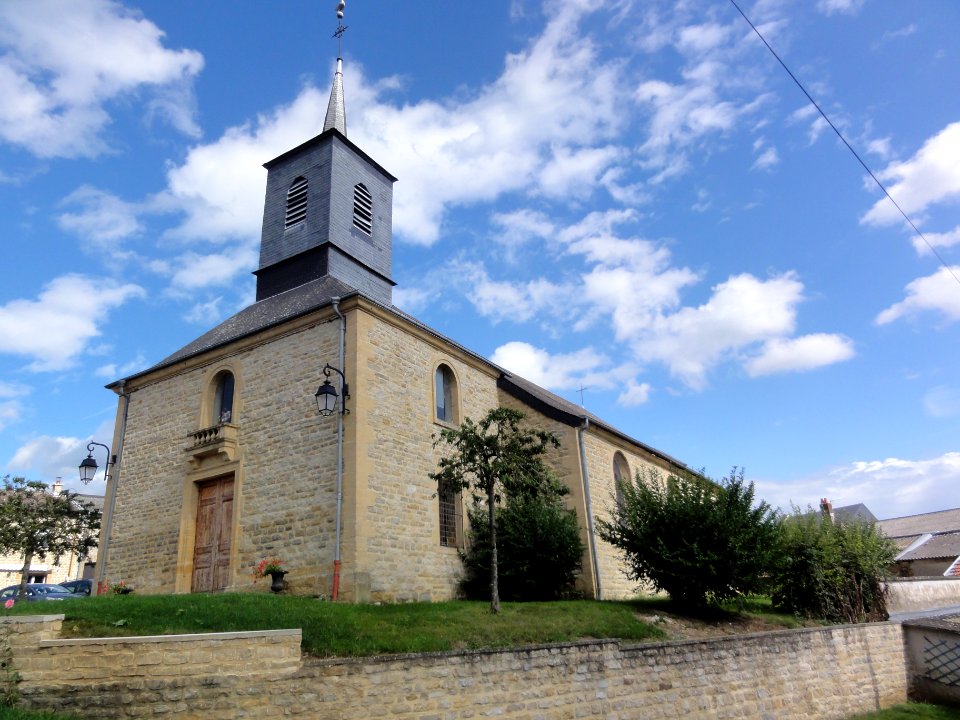 Damouzy (Ardennes) église (1)
