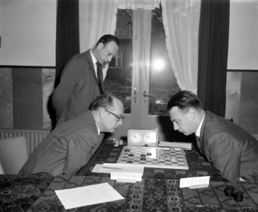 Damkampioenschap van Nederland te Apeldoorn, Bergsma tegen Van Dijk Roozenburg , Bestanddeelnr 915-0558