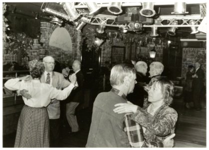 Dansen voor 55-plussers in Dans-en Partycentrum Griffioen, Zijlstraat 24a. NL-HlmNHA 54036525