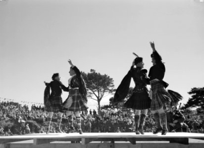 Dansen op muziek van de doedelzak tijdens de Highland Games, een negentiende eeu, Bestanddeelnr 254-2787