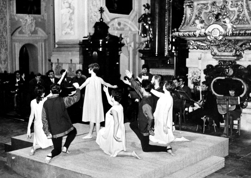 Dansen in de kerk te Wenen, Bestanddeelnr 920-8054 (cropped)