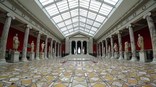 Museum sculpture symmetry