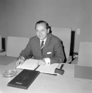 De heer J. Hendriks, voorzitter van het gemeenschappelijk overleg van ziekenfond, Bestanddeelnr 919-7697