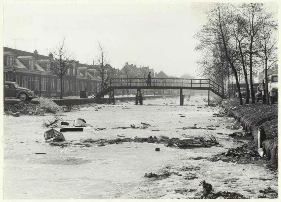 De Herensingel in de winter. NL-HlmNHA 54008968