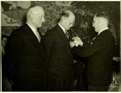 De heren Smal en van Dooren erelid van de Kennemer Turnkring, NL-HlmNHA 5400465434