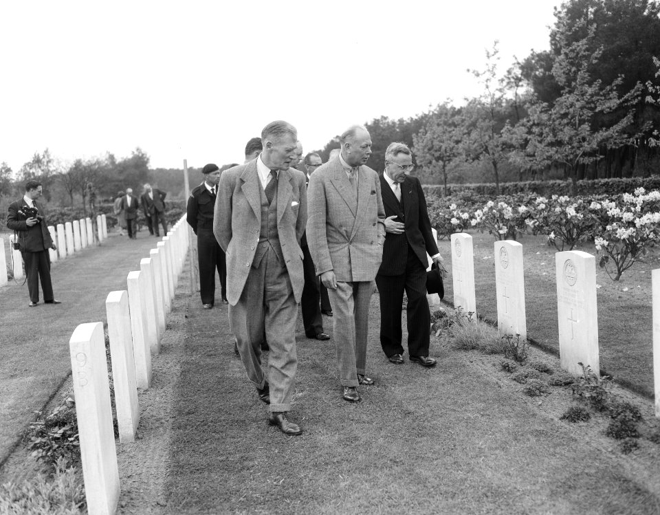 De Hertog van Gloucester bezoekt oorlogsgraven bij Bergen op Zoom, Bestanddeelnr 908-5924