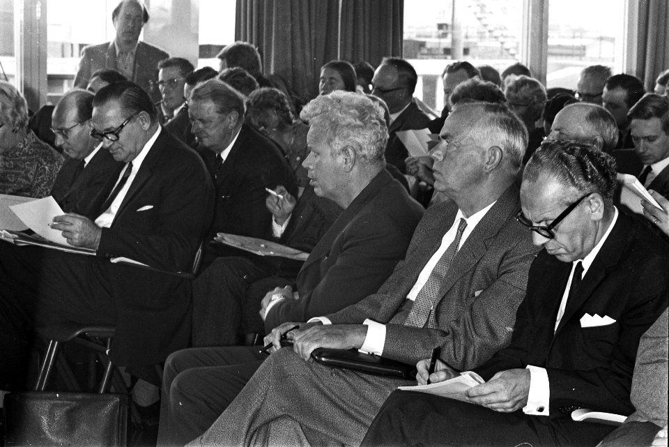 De heren Roemers, Burger en Vrolijk (vlnr) op de eerste rij, Bestanddeelnr 921-7012