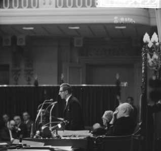 De heer Koekoek, voorman van de Boerenpartij tijdens een uiteenzetting, Bestanddeelnr 918-3093