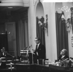 De heer Koekoek, voorman van de Boerenpartij tijdens een uiteenzetting, Bestanddeelnr 918-3094