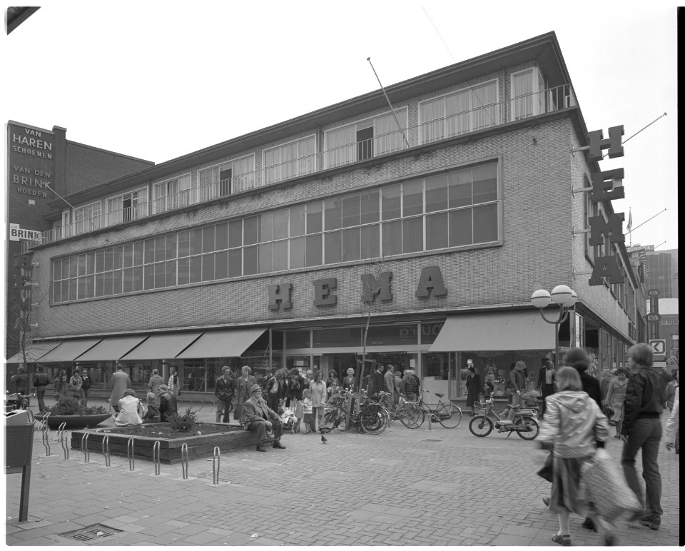 De HEMA op de hoek Korte Hoogstraat - Beursplein 1978