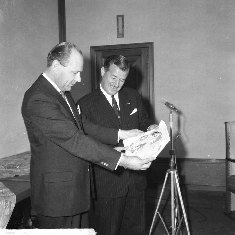 De heer Lanschot, skipper van de Vliegende Hollander , heer Vogels geeft de heer, Bestanddeelnr 914-3258