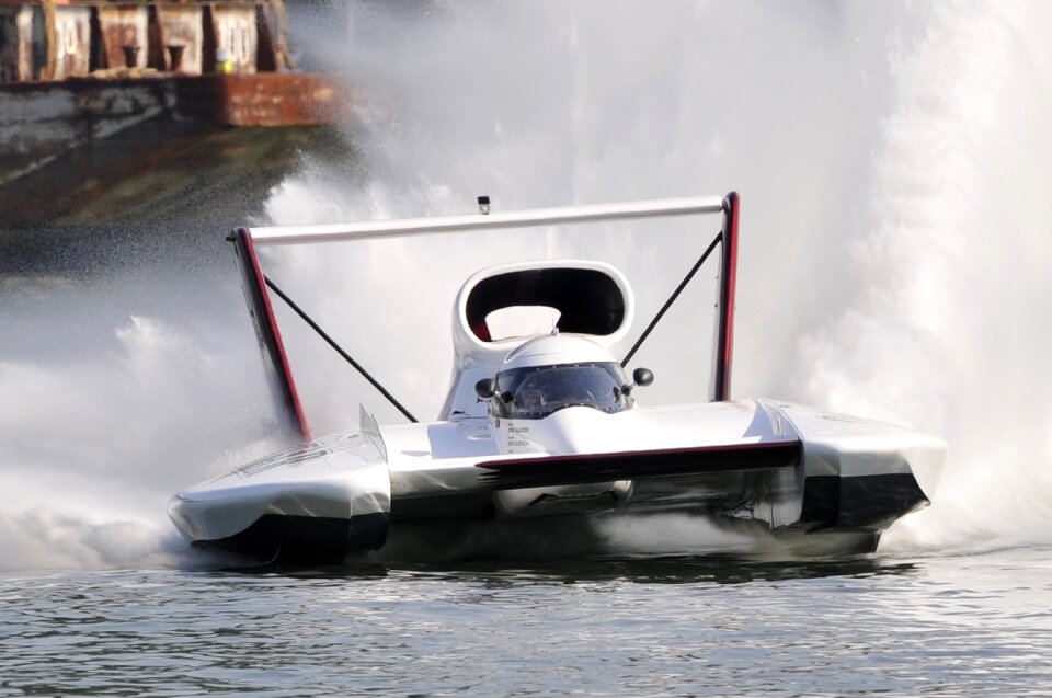 Speed fast hydroplane