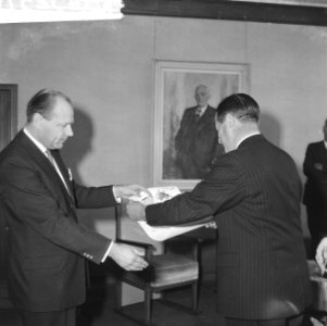 De heer Lanschot, skipper van de Vliegende Hollander , heer Vogels geeft de heer, Bestanddeelnr 914-3257