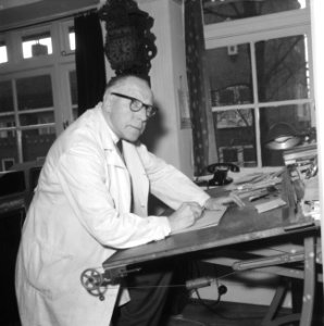 De heer L J Jordaan wordt 30 december 75 jaar, Bestanddeelnr 911-9155